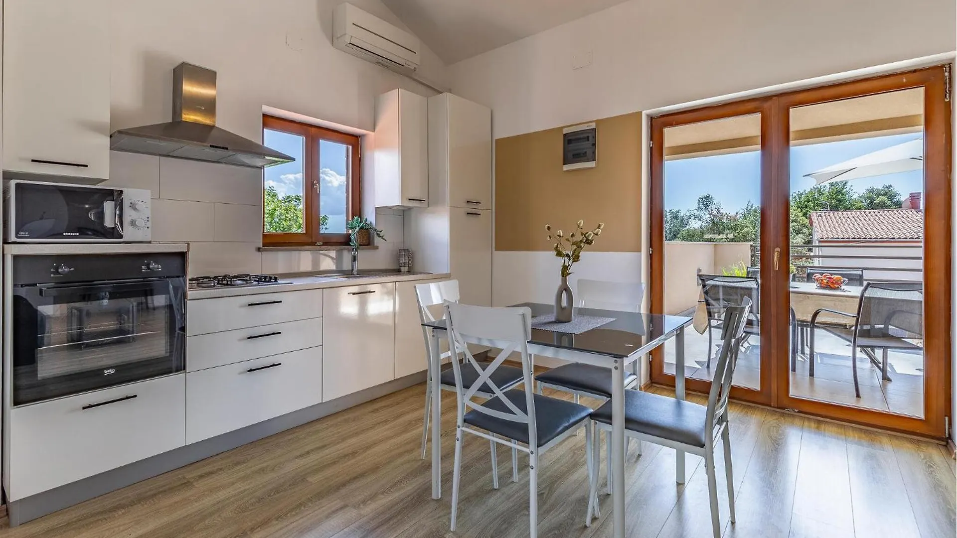 4 Bedroom Cozy Home In Barbariga Croatia