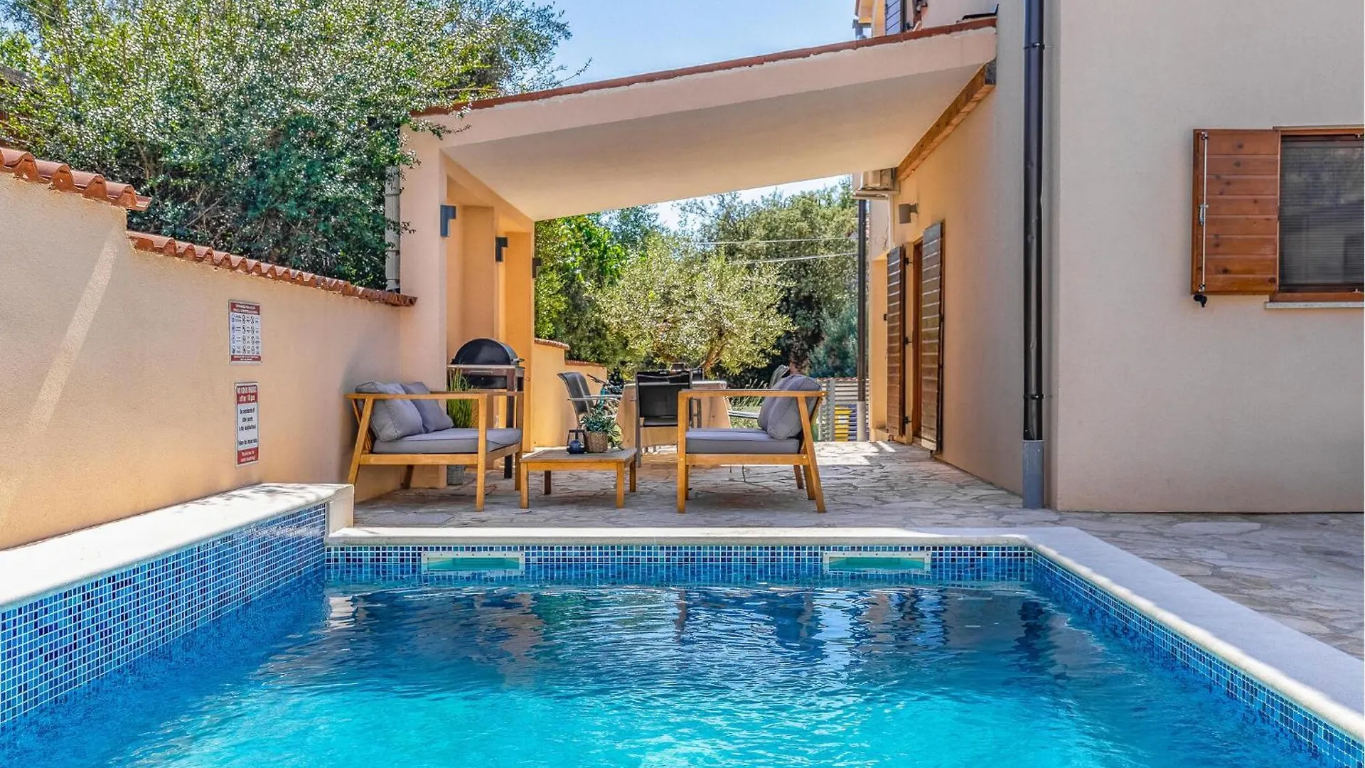 4 Bedroom Cozy Home In Barbariga Croatia