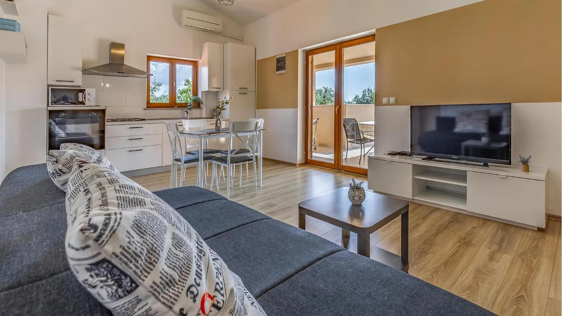 4 Bedroom Cozy Home In Barbariga