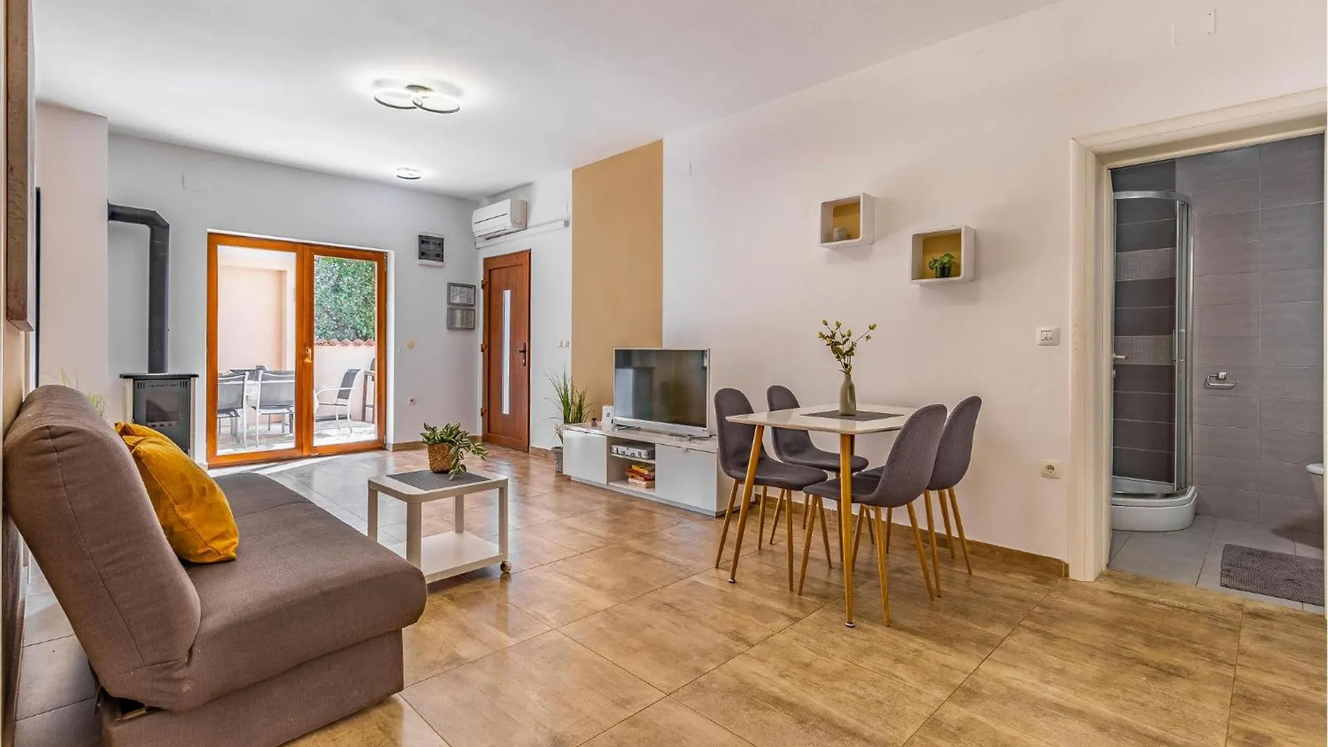 4 Bedroom Cozy Home In Barbariga Holiday home