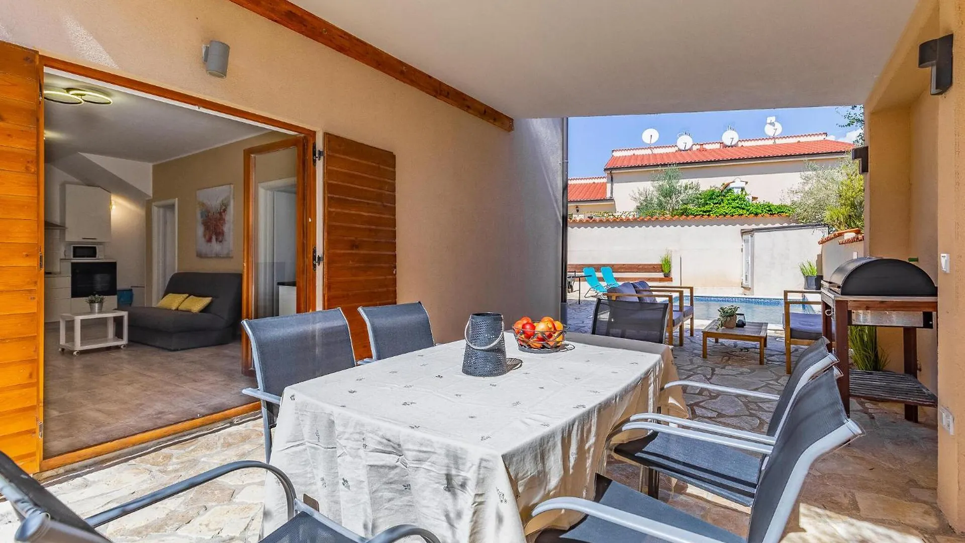 4 Bedroom Cozy Home In Barbariga Croatia