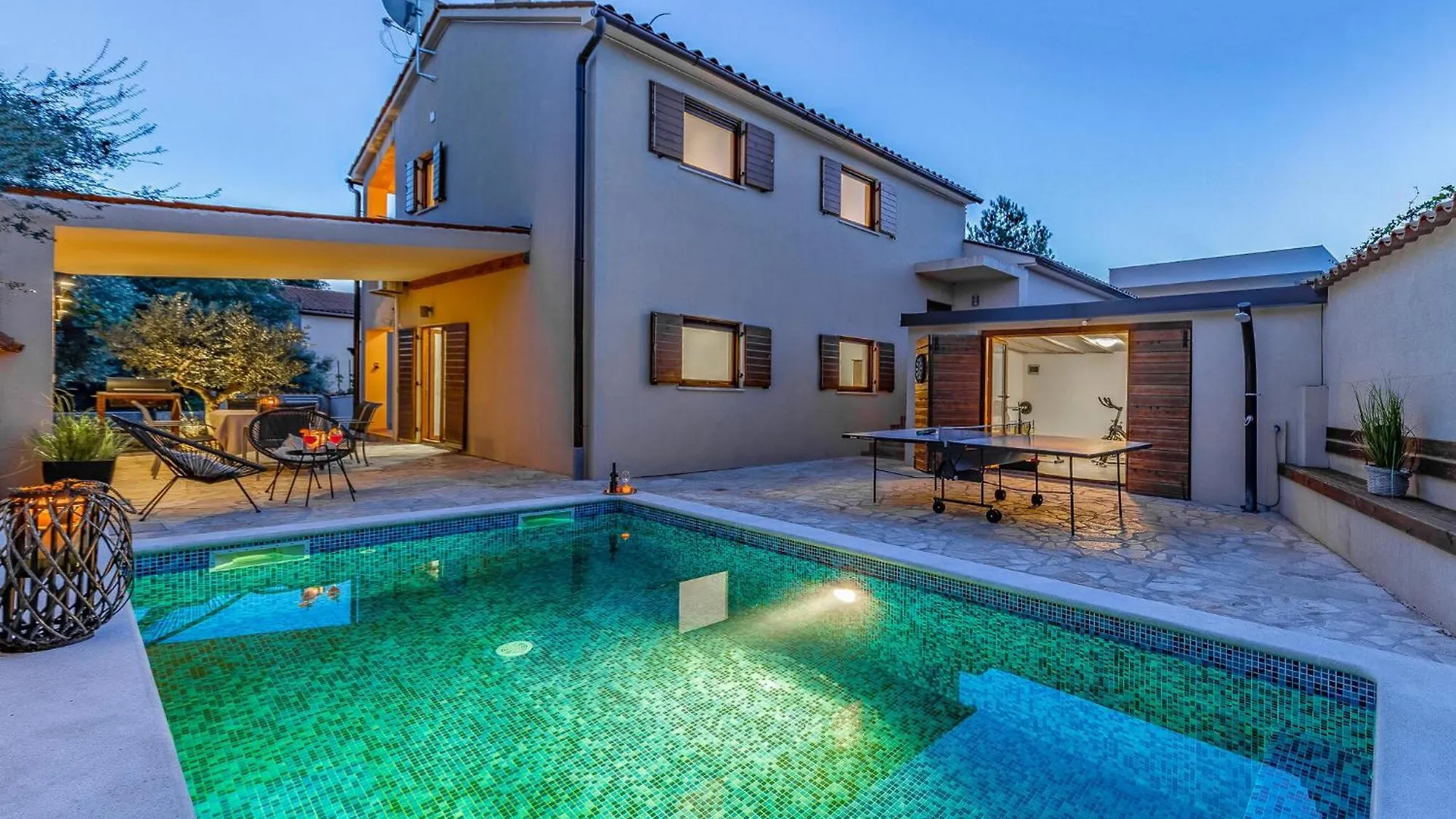 4 Bedroom Cozy Home In Barbariga 0*,
